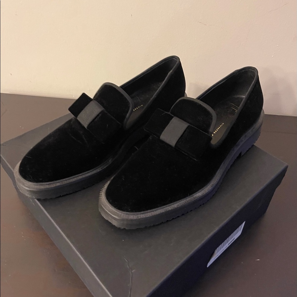 Giuseppe Zanotti - Velvet loafer with bow